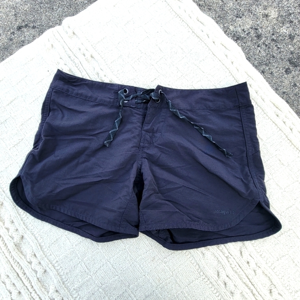 Patagonia Wavefarer Boardshorts size 2 Lace Up Front Zip Pocket Black